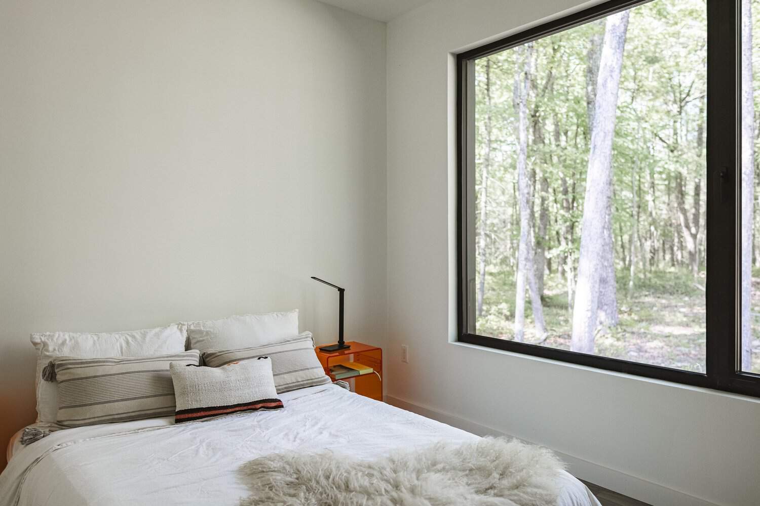 Sun Moon Cabin - Image 11